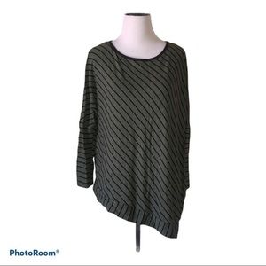 5/$30 🎈 Ella moss small asymmetrical‎ striped top